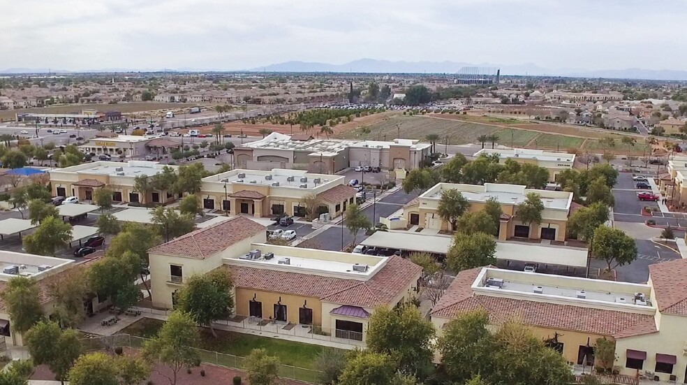 1525 S Higley Rd, Gilbert, AZ à louer - Photo de l’immeuble – Image 1 sur 6