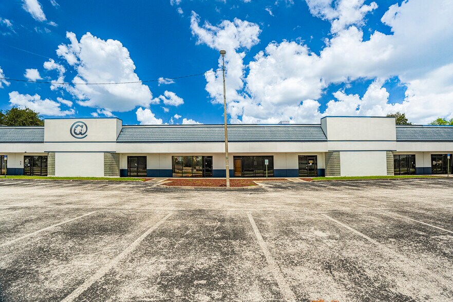 4612 N 56th St, Tampa, FL à louer - Photo de l’immeuble – Image 2 sur 20