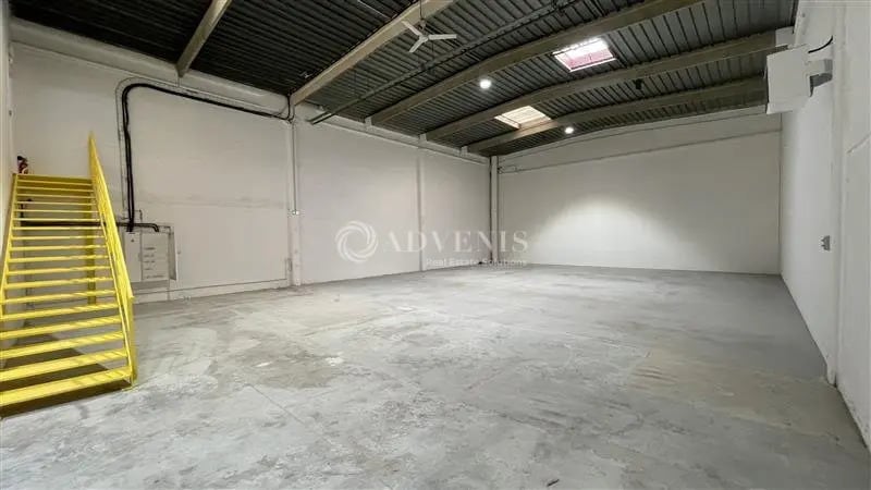 Local d’activités dans Torcy à louer - Photo de l’immeuble – Image 2 sur 9