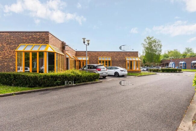 Plus de détails pour Local d'activités à louer