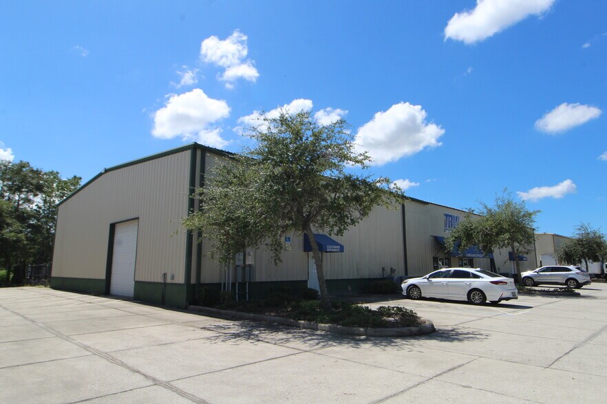 2077 E 58th Avenue Cir, Bradenton, FL à louer - Photo de l’immeuble – Image 2 sur 13