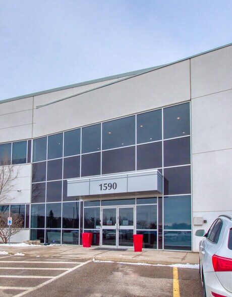 1590 S Gateway Rd, Mississauga, ON à louer - Photo de l’immeuble – Image 3 sur 22