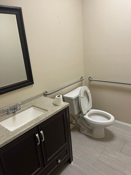 859 Park Ave, Orange Park, FL à vendre - Photo intérieure – Image 3 sur 9