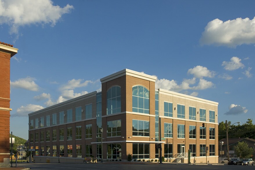 3505 Columbia Pkwy, Cincinnati, OH à louer - Photo de l’immeuble – Image 2 sur 4