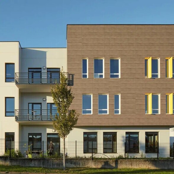 Bureau dans Rillieux-La-Pape à louer - Photo de l’immeuble – Image 2 sur 13