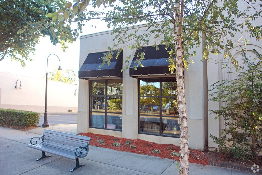 2732 Devine St, Columbia, SC à louer - Photo de l’immeuble – Image 2 sur 2