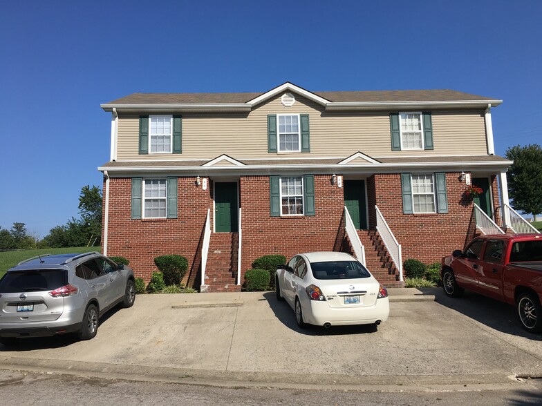 40 Oakwood Dr, Lancaster, KY à vendre - Photo principale – Image 1 sur 1