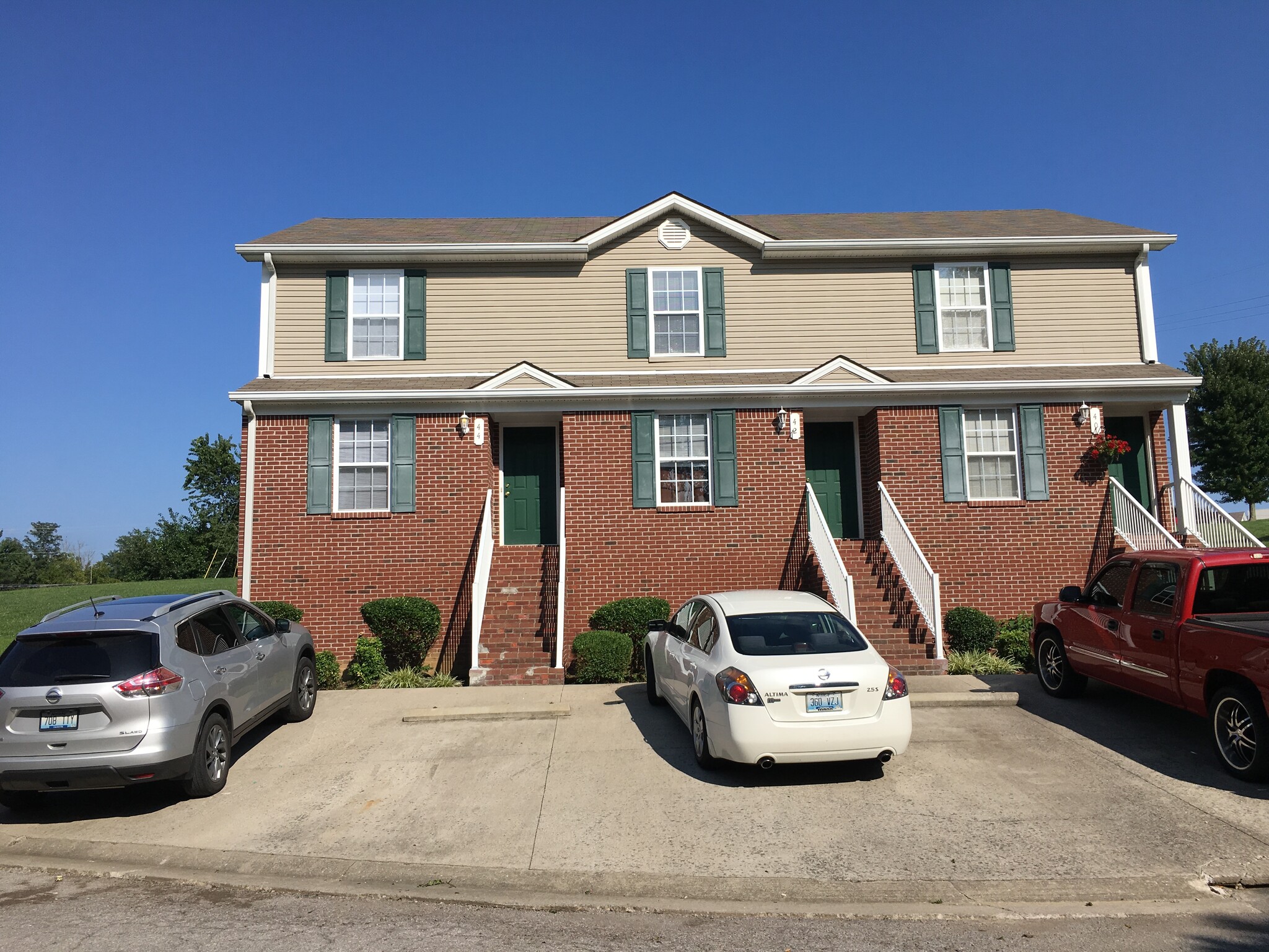 40 Oakwood Dr, Lancaster, KY à vendre Photo principale– Image 1 sur 2