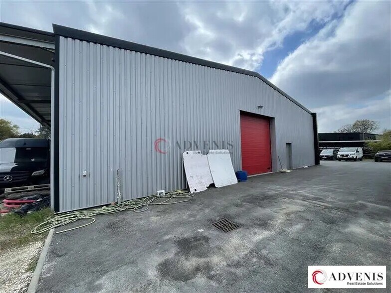 Local d'activités dans Saint-Loubès à vendre - Photo de l’immeuble – Image 2 sur 11