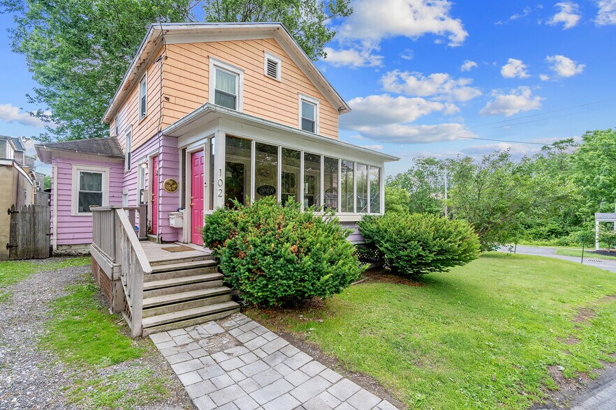 102 W Elm St, Fayetteville, NY à vendre - Photo de l’immeuble – Image 3 sur 18