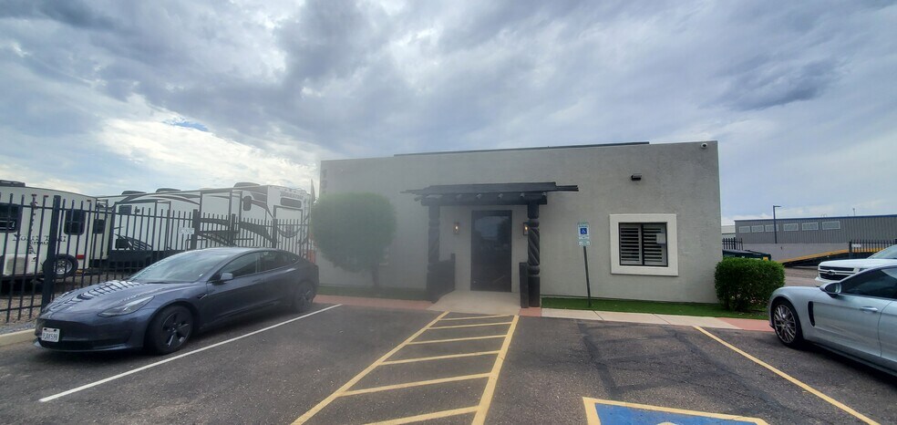 13403 W Foxfire Dr, Surprise, AZ à louer - Photo de l’immeuble – Image 3 sur 24