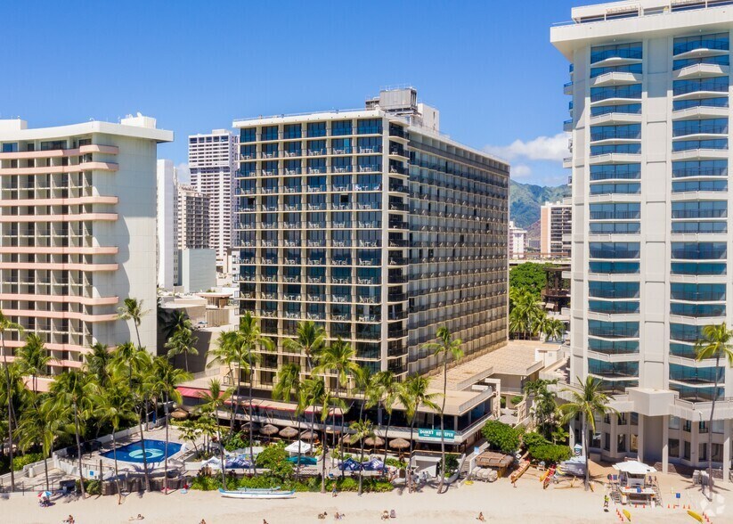 2335 Kalakaua Ave, Honolulu, HI à louer - Photo de l’immeuble – Image 3 sur 13
