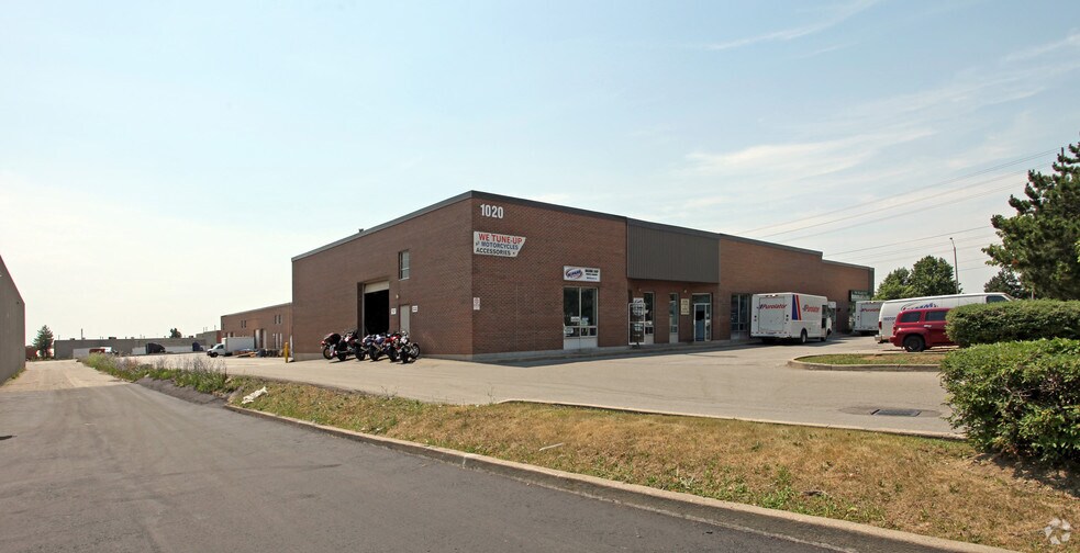 1020 Meyerside Dr, Mississauga, ON à louer - Photo de l’immeuble – Image 2 sur 2