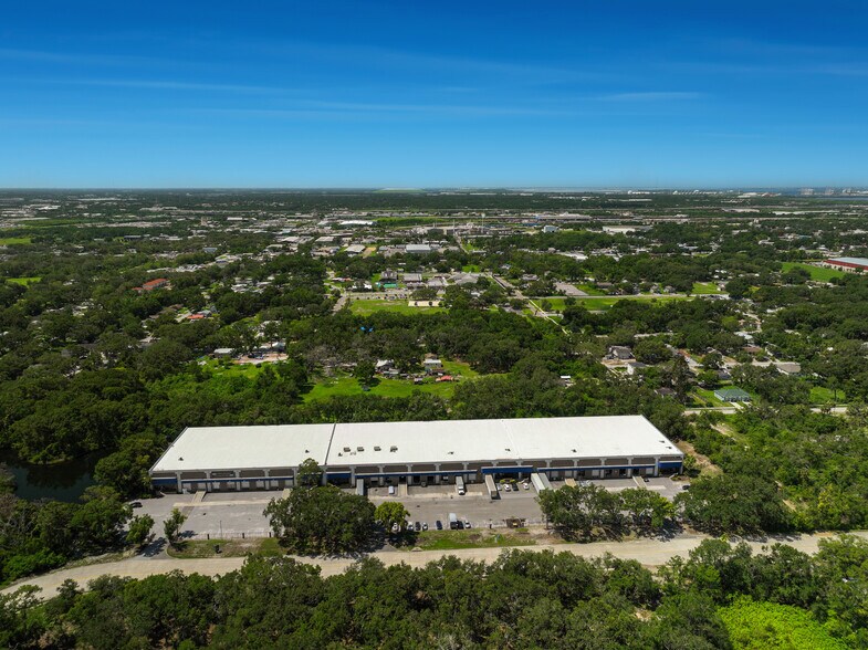 3719 Corporex Park Dr, Tampa, FL à louer - Photo de l’immeuble – Image 3 sur 7