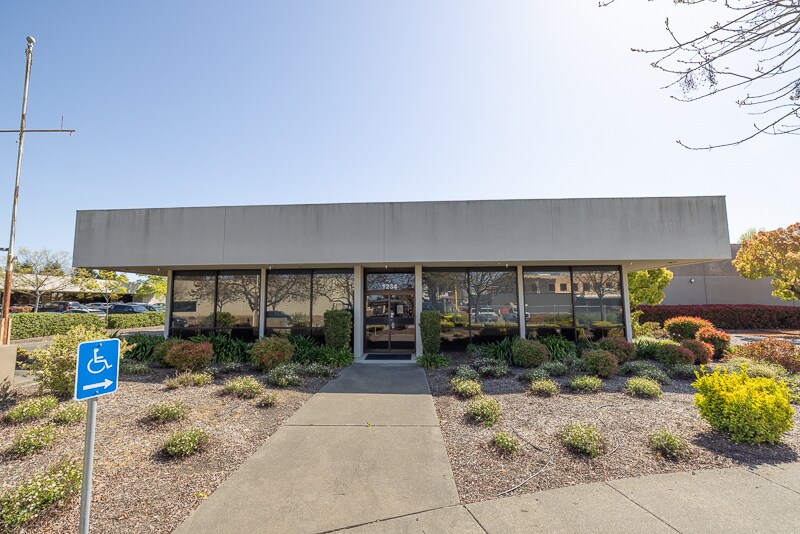 1234 Apollo Way, Santa Rosa, CA à louer Photo de l’immeuble– Image 1 sur 19
