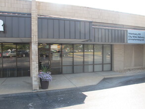 3010-3050 S National, Springfield, MO à louer Photo de l’immeuble– Image 1 sur 6