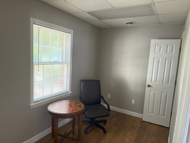 2307 W Andrew Johnson Hwy, Morristown, TN à louer - Photo de l’immeuble – Image 3 sur 11