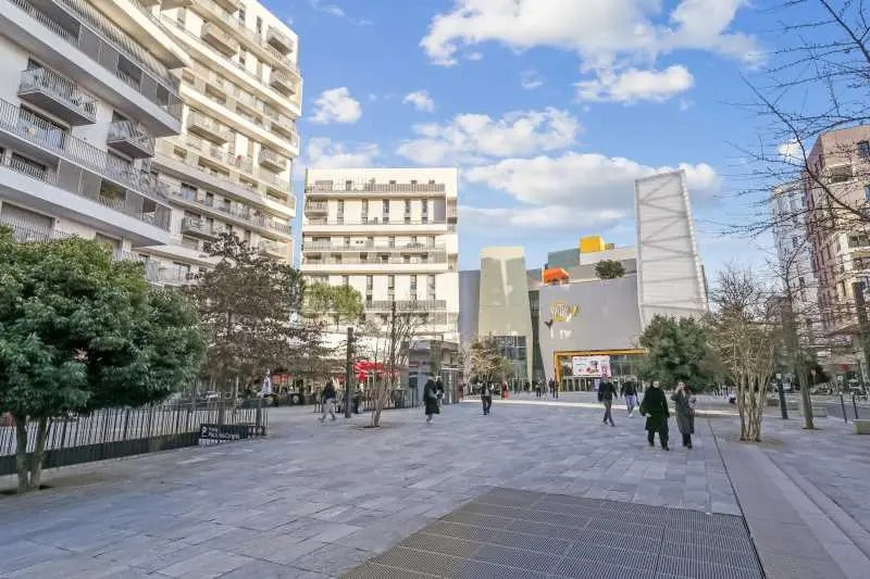 10 Mail Atlantis, Massy à louer - Photo de l’immeuble – Image 3 sur 3