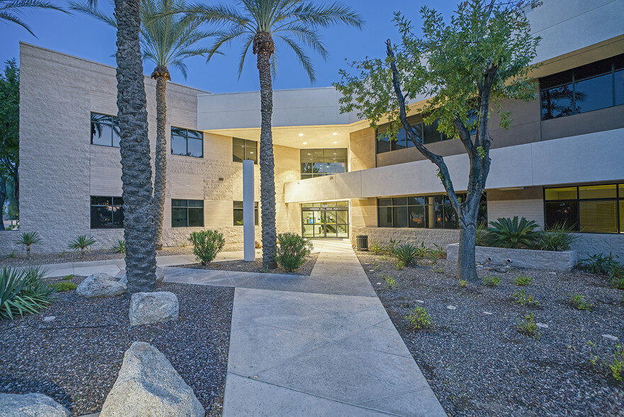 5601-5605 W Eugie Ave, Glendale, AZ à louer - Photo de l’immeuble – Image 1 sur 5