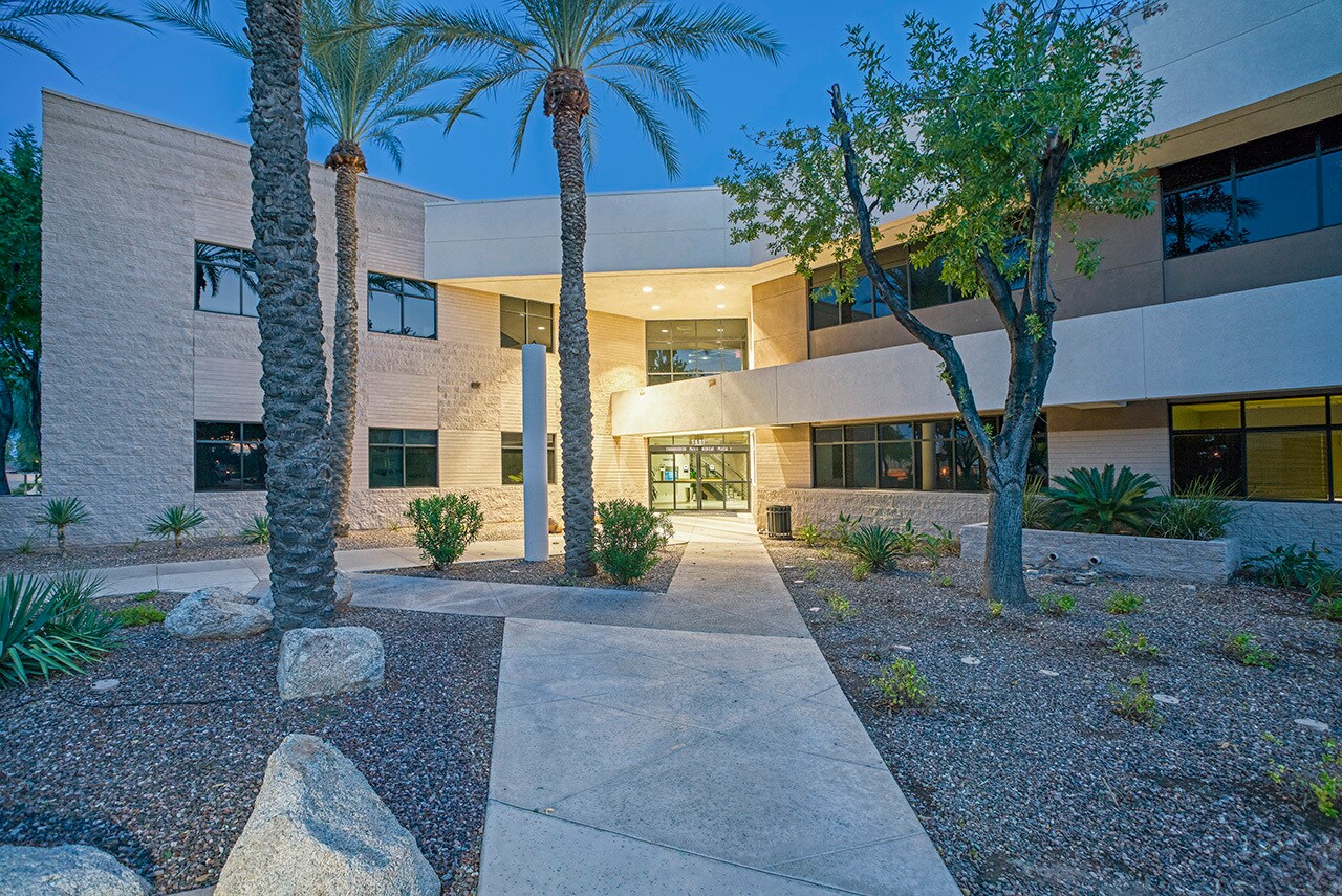 5601 W Eugie Ave, Glendale, AZ à louer Photo principale– Image 1 sur 6
