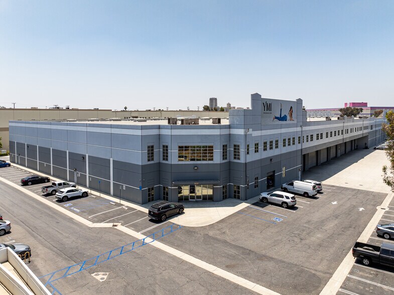1151-1155 S Boyle Ave, Los Angeles, CA à louer - Photo de l’immeuble – Image 1 sur 27