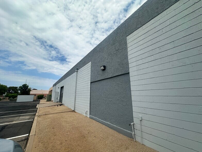 2214 W Huntington Dr, Tempe, AZ à vendre - Photo de l’immeuble – Image 2 sur 21