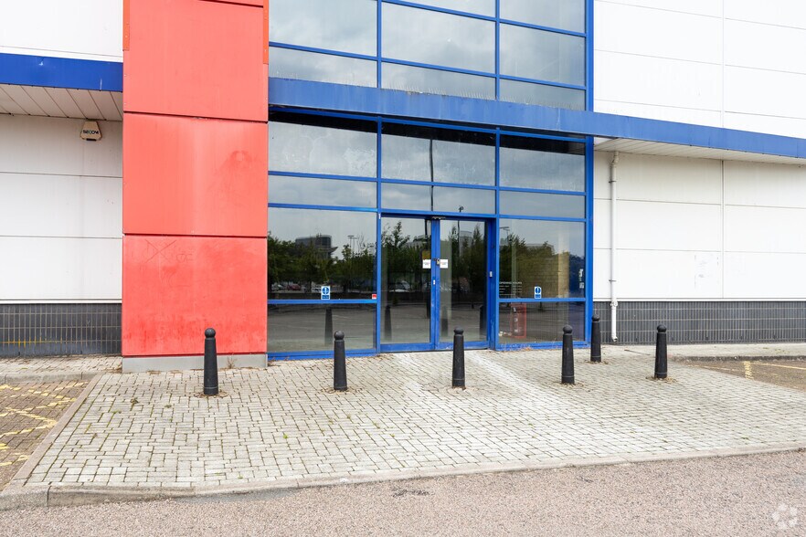 London Rd, Crawley à louer - Photo de l’immeuble – Image 3 sur 3