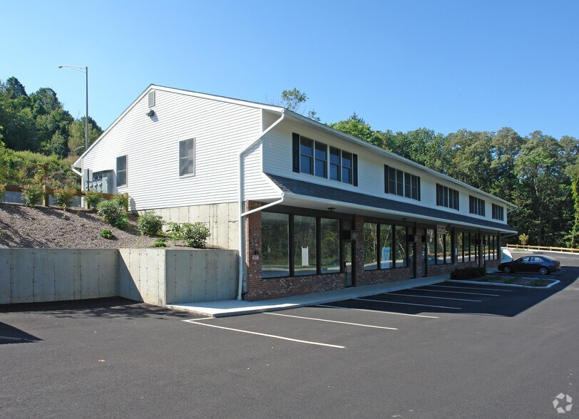 4005 Danbury Rd, Brewster Village, NY à vendre - Photo de l’immeuble – Image 2 sur 6