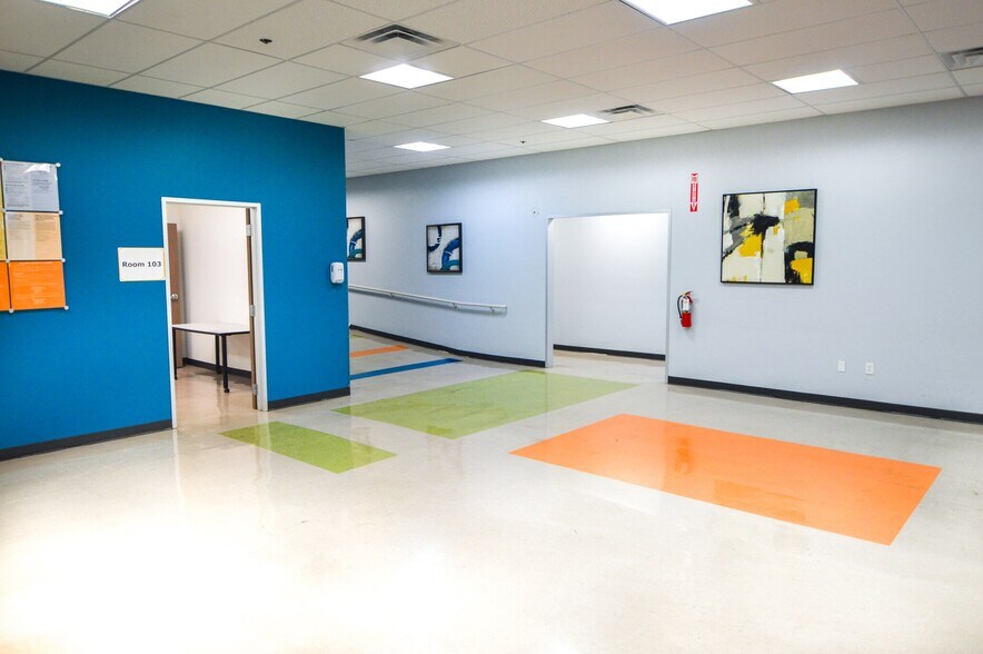 4522 Fredericksburg Rd, San Antonio, TX à louer - Photo de l’immeuble – Image 2 sur 10