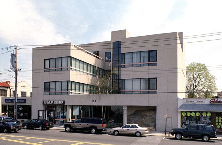 141 Halstead Ave, Mamaroneck, NY à louer - Photo de l’immeuble – Image 1 sur 8