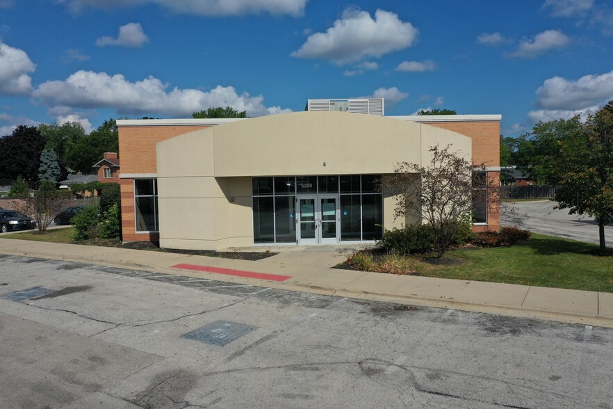 5200 W Dempster St, Skokie, IL à louer - Photo de l’immeuble – Image 1 sur 3