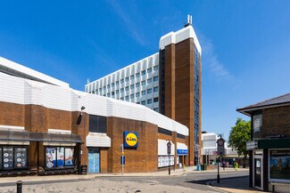 Plus de détails pour Wellington St, Aldershot - Local commercial à louer