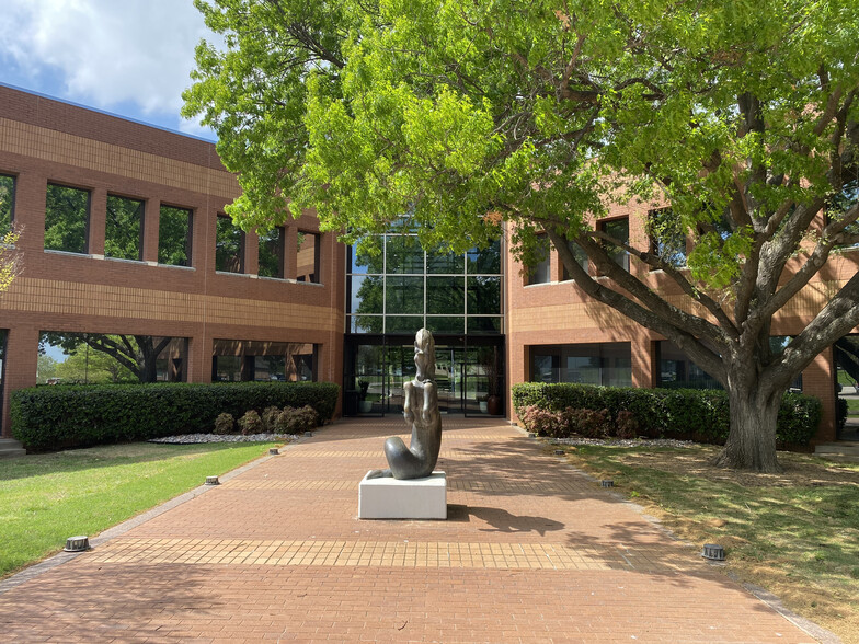 3700 River Walk Dr, Flower Mound, TX à louer - Photo de l’immeuble – Image 1 sur 33