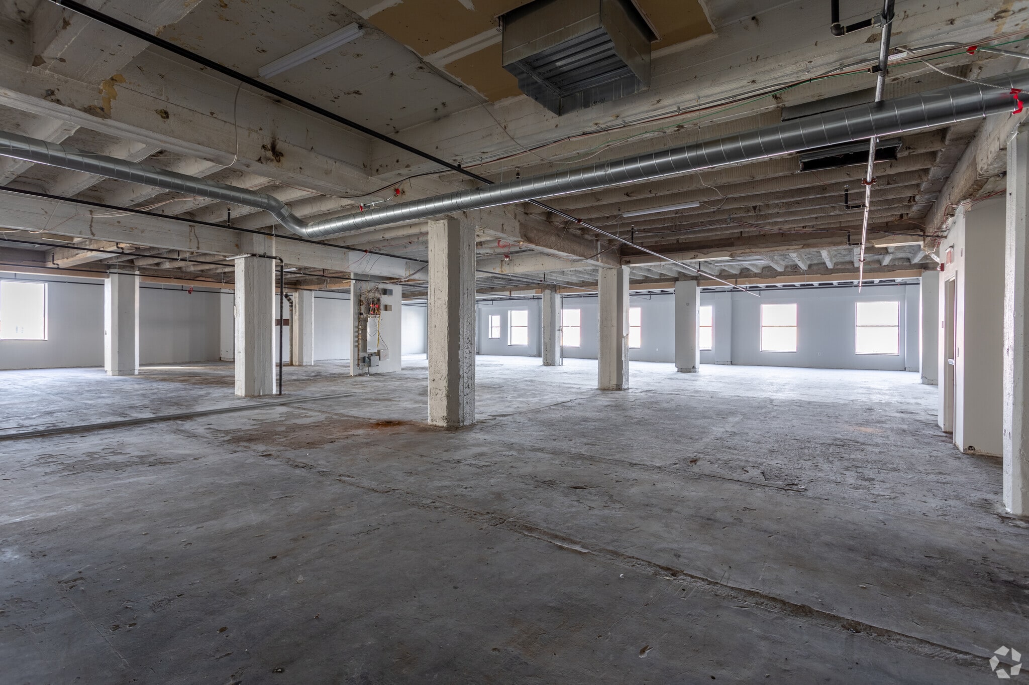 215 W Pershing Rd, Kansas City, MO à louer Photo intérieure– Image 1 sur 6