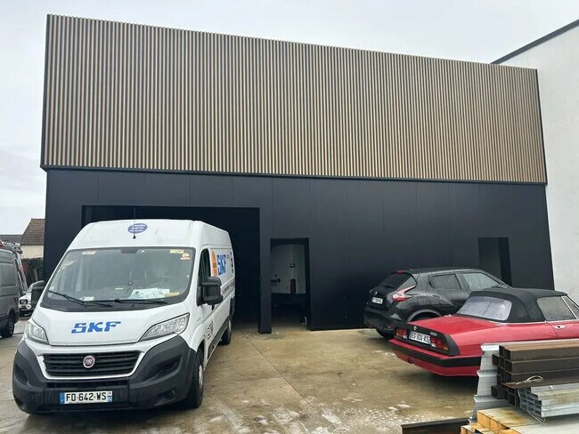 Plus de détails pour Local d'activités à louer