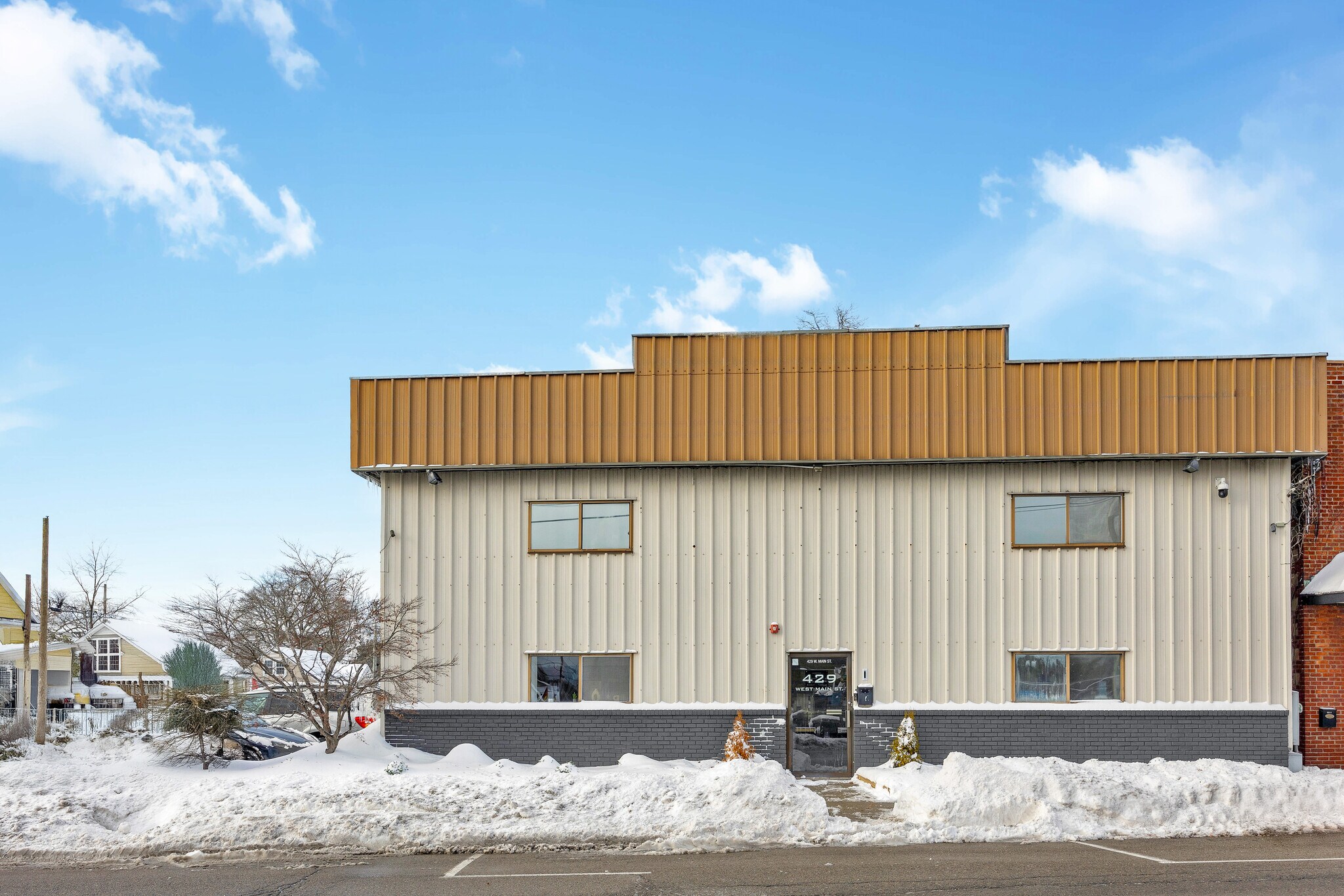 429 W Main St, Patchogue, NY à louer Photo principale– Image 1 sur 31