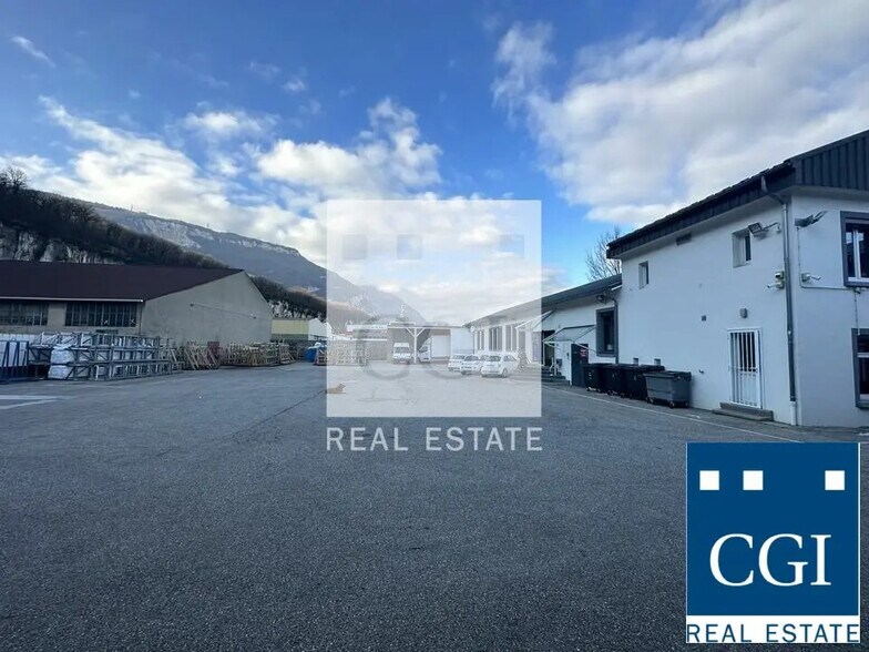 Local d'activités dans Fontaine à vendre - Photo de l’immeuble – Image 1 sur 12