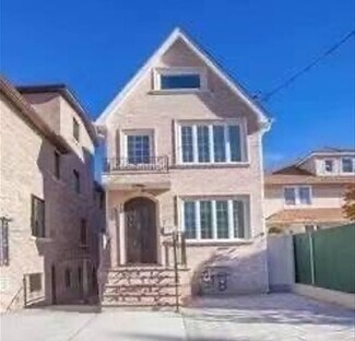 Plus de détails pour 715-717 College Pl, College Point, NY - Logement à vendre