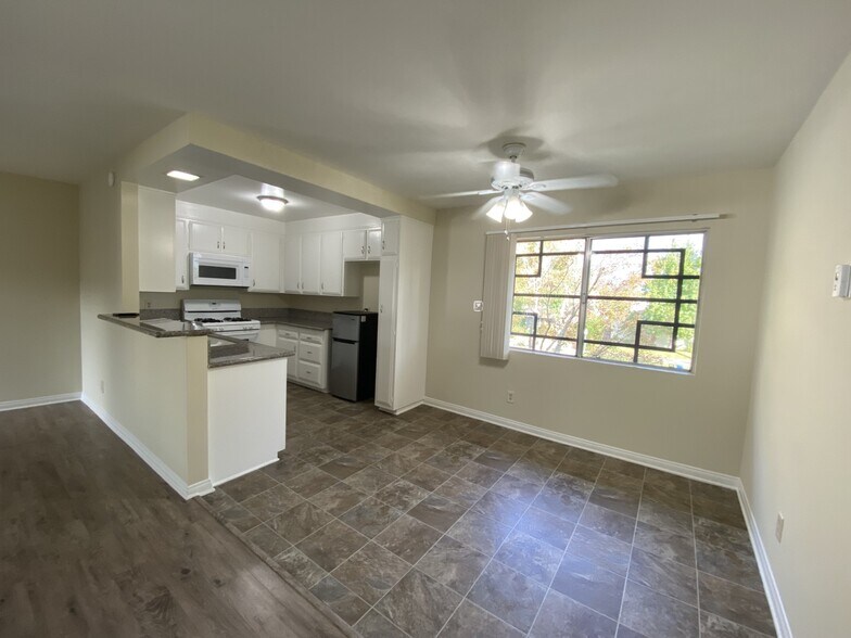 1799 N Hollywood Way, Burbank, CA à vendre - Photo de l’immeuble – Image 3 sur 26