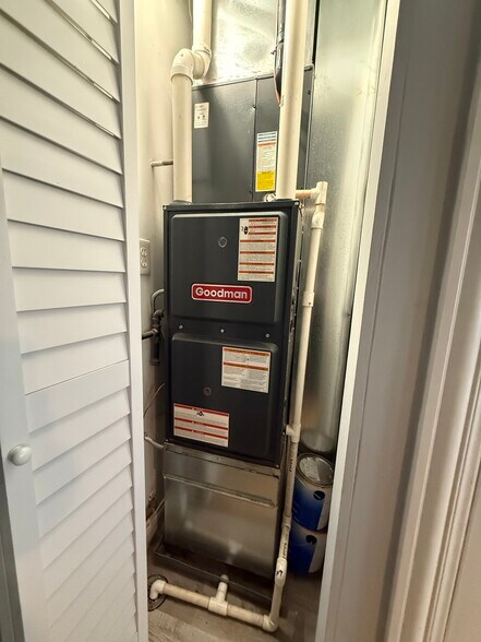 2213 W 23rd Pl, Chicago, IL à vendre - Photo de l’immeuble – Image 2 sur 7