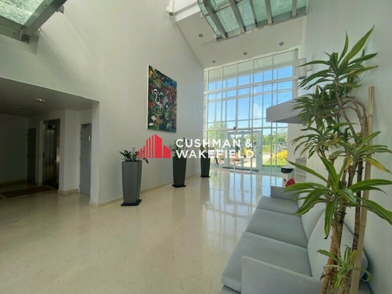 109 Rue De L'Innovation, Labège à vendre - Hall d’entrée – Image 1 sur 12