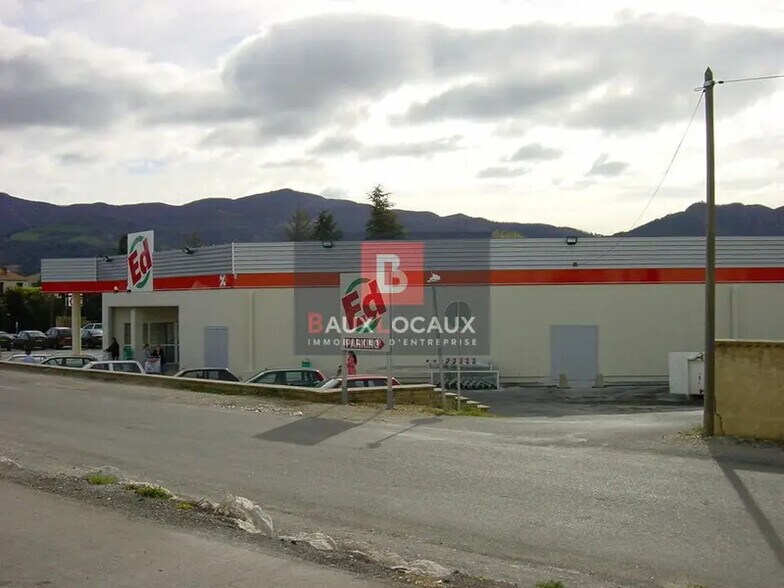Local commercial dans Château-Arnoux-Saint-Auban à vendre - Photo de l’immeuble – Image 3 sur 11