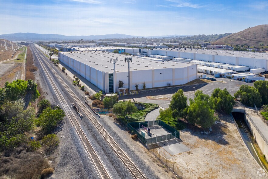 280 Machlin Ct, City of Industry, CA à louer - Photo de l’immeuble – Image 3 sur 9
