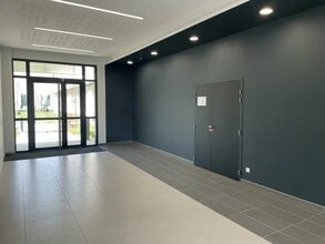 Local d’activités dans Vénissieux à louer Photo intérieure– Image 2 sur 24