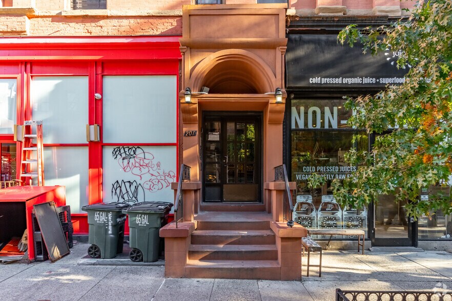 201 E 10th St, New York, NY à louer - Photo de l’immeuble – Image 3 sur 16