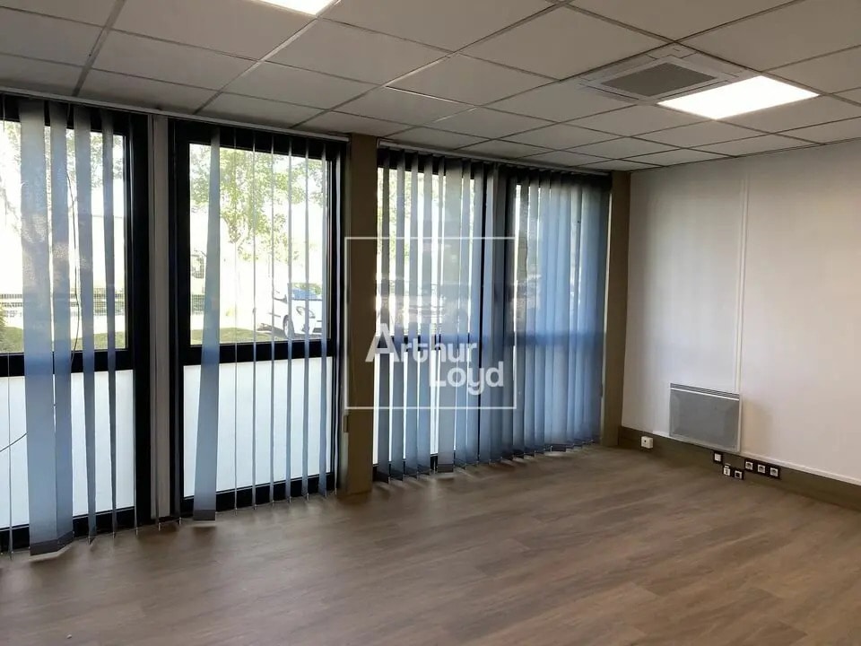 Bureau dans Moissy-Cramayel à louer Photo intérieure– Image 1 sur 6