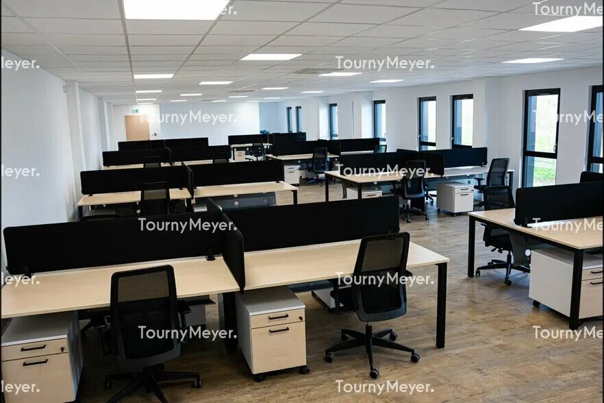 Local d'activités dans Thouaré-sur-Loire à vendre - Photo de l’immeuble – Image 3 sur 7