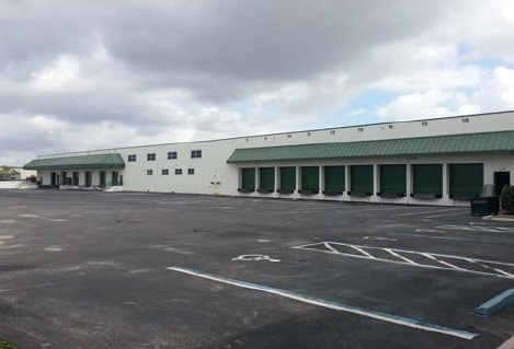 213-215 SE 10th Ave, Hialeah, FL à louer - Photo de l’immeuble – Image 3 sur 4