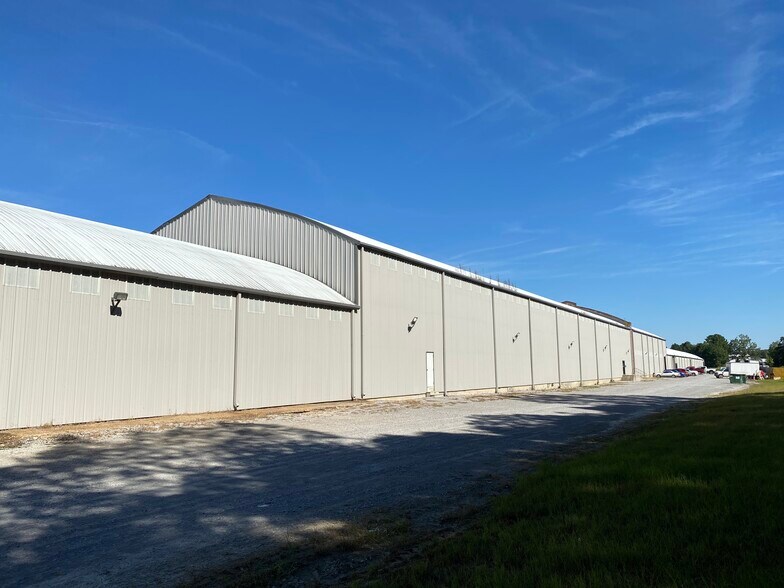 1320 Flowood Dr, Flowood, MS à louer - Photo de l’immeuble – Image 2 sur 17