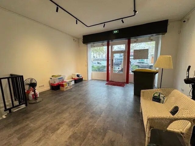 Local commercial dans Paris à louer - Photo intérieure – Image 2 sur 9